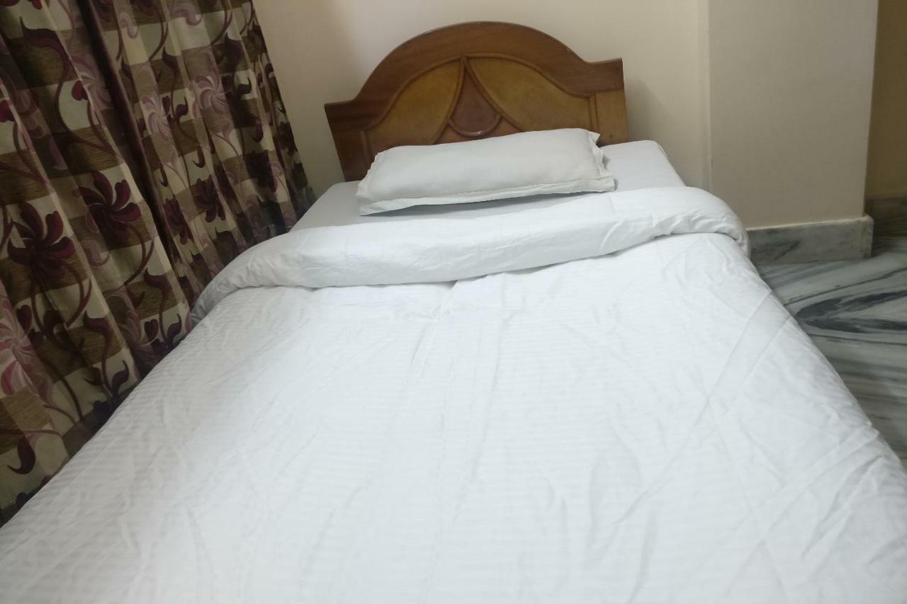 Spot On 37646 Hotel Centre Palace Silchar Esterno foto